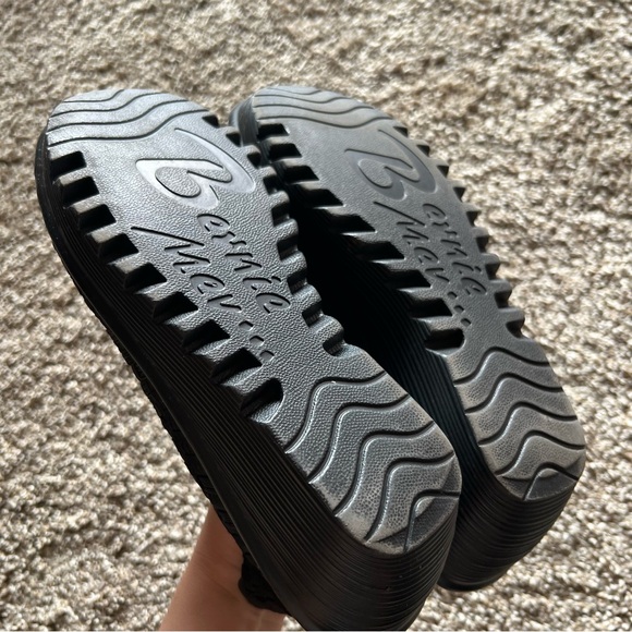 Bernie Mev Black Wedges - Picture 5 of 7